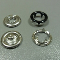 Кнопка рубашечная 15мм открытая в Дагестане